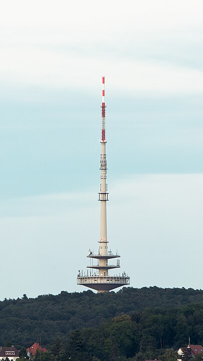 405px-Fernmeldeturm_Stuttgart_Summer_2013_01.jpg
