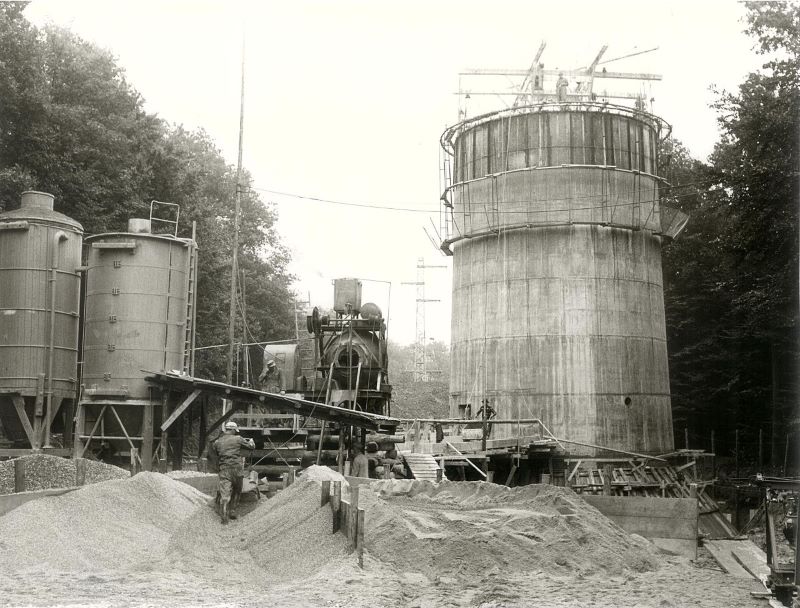 Bauarbeiten_am_12.Oktober_1954.jpg