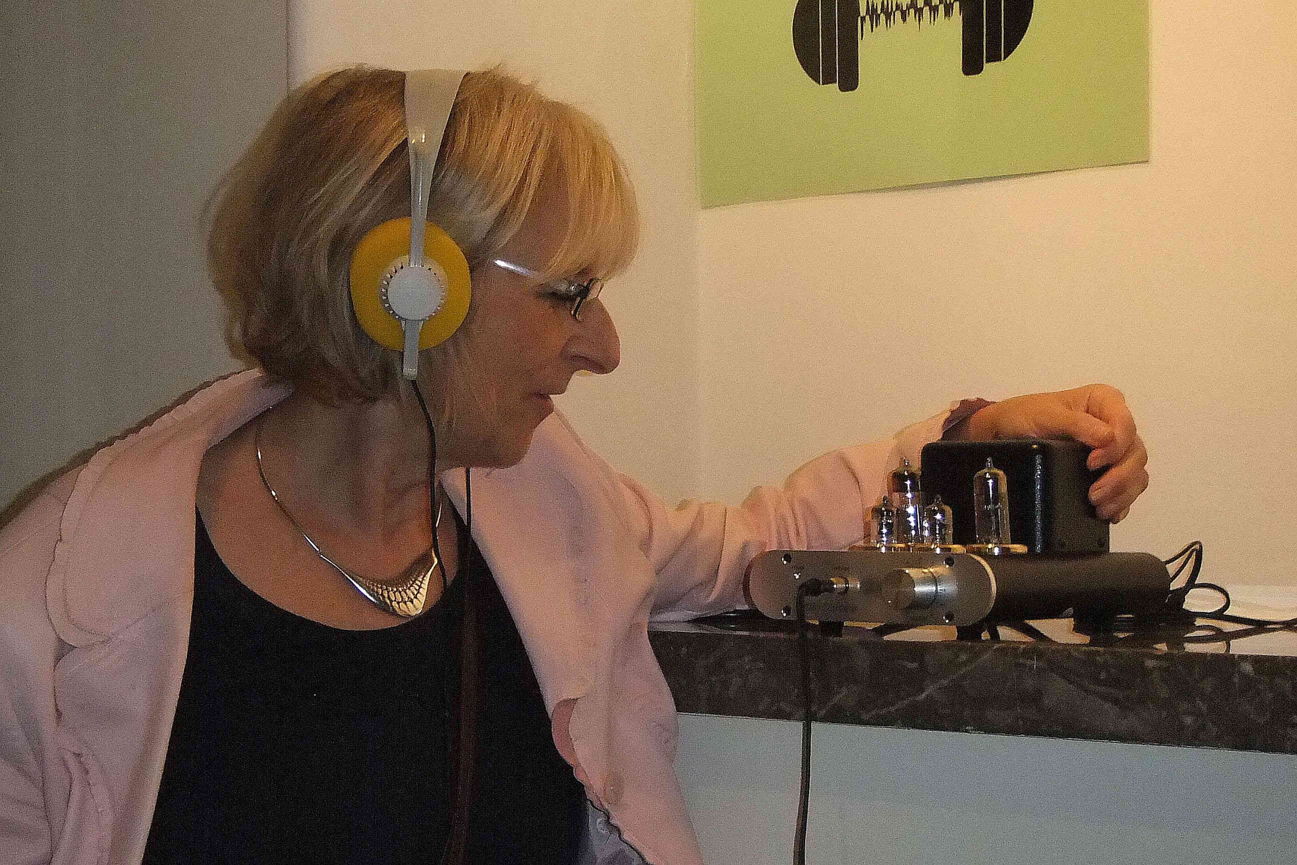 Gisela Konrad Maul Grundig M2Counselling Sennheiser Kunstkopfstereofonie Testplatte HD414 On Ear Headphone