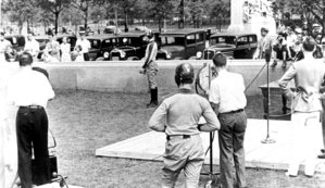 PhiloFarnsworth_filmt_Autos_an_der_Universität_2_1.jpg