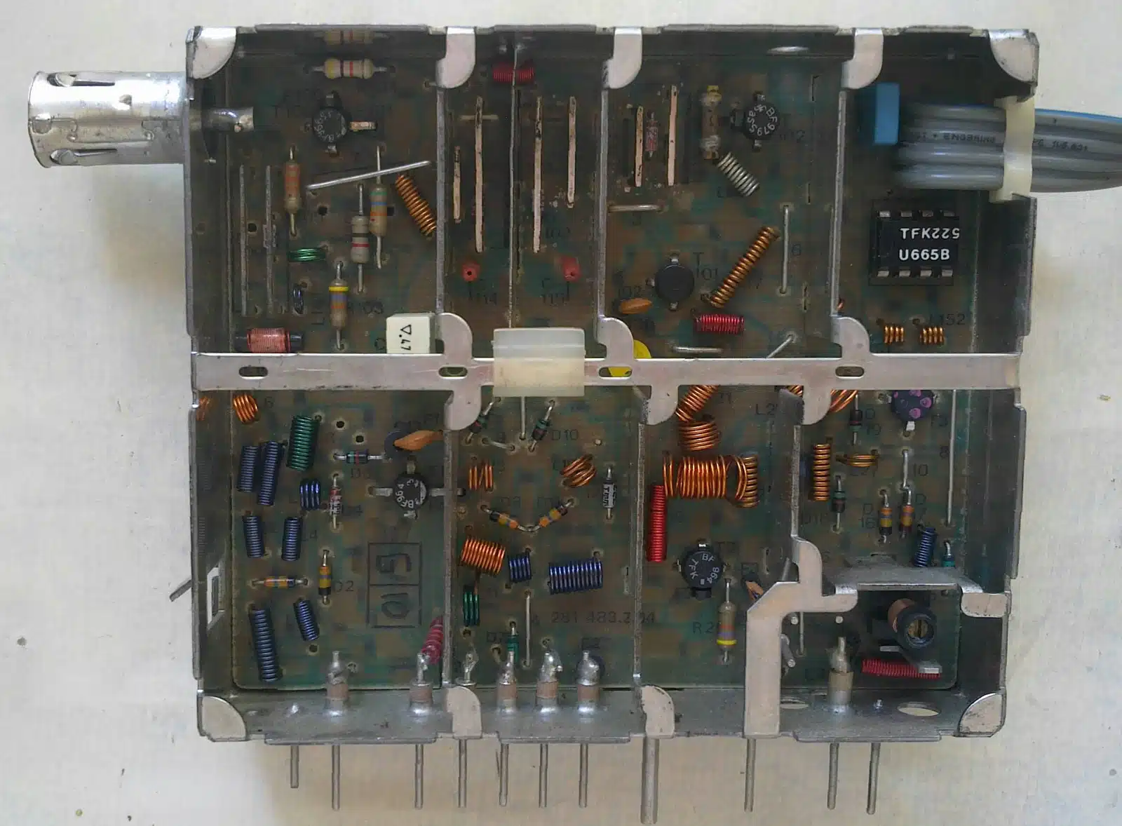 Telefunken_Chassis_Rückansich.webp